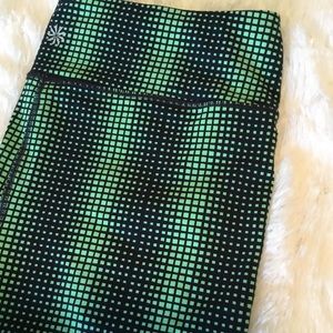 Athleta Galactic Chaturanga Shortie Green/Navy